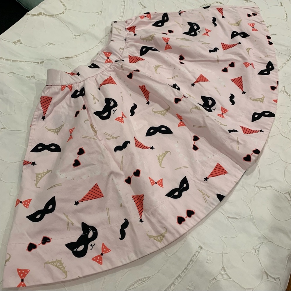 New without tags Kate Spade “skirt the rules” skirt
Waist: 24”, 14Y